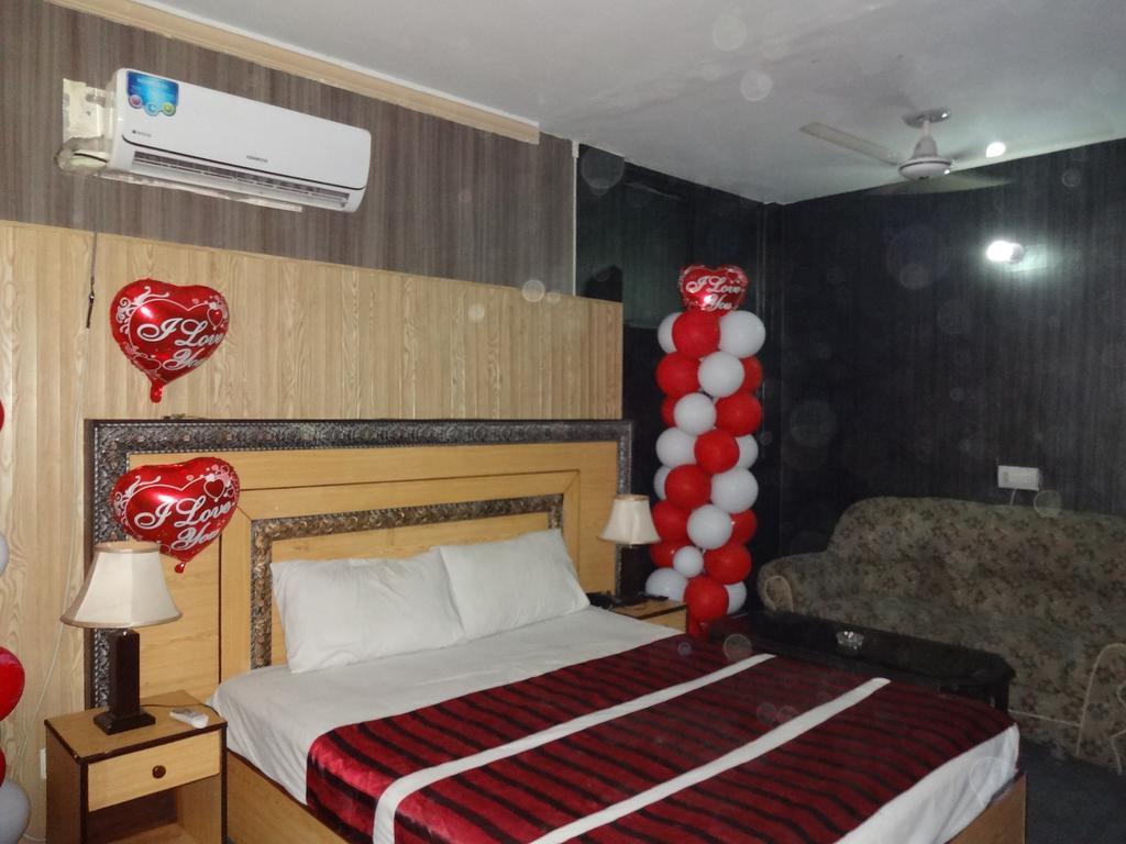 Safari Hotel Upper Mall 라호르 객실 사진