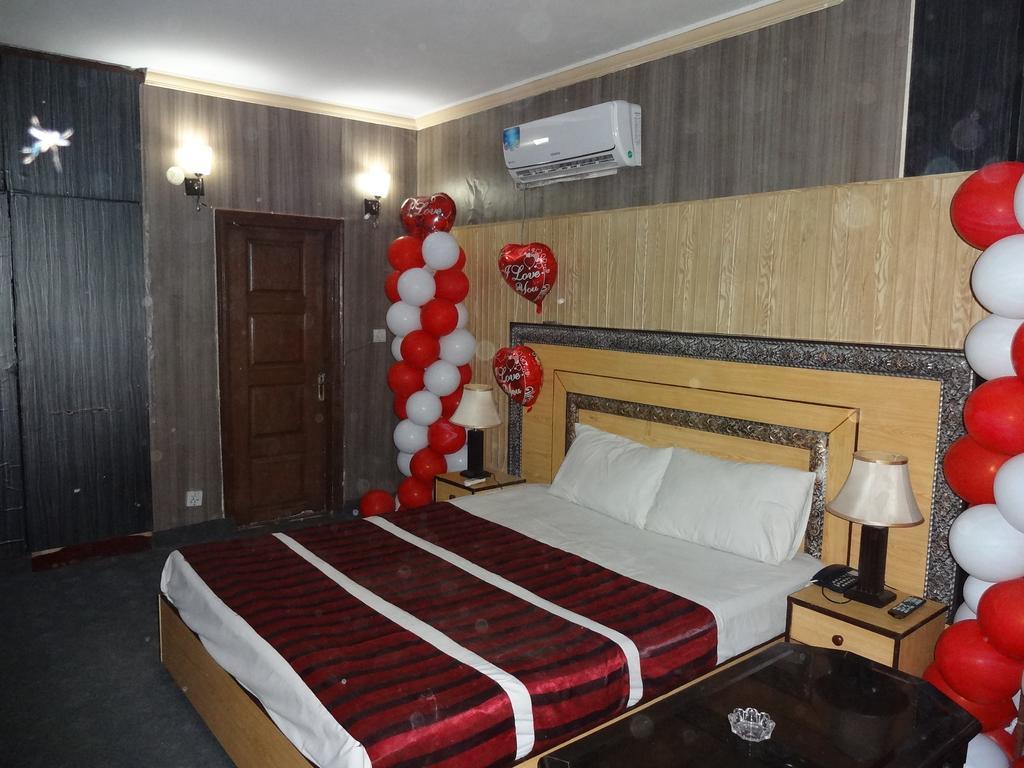 Safari Hotel Upper Mall 라호르 객실 사진